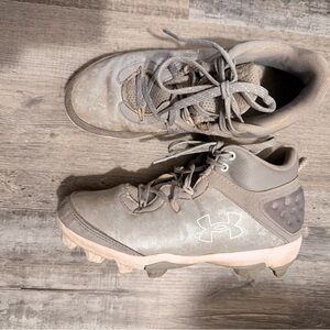 Under Armour Kids' Gray/Tan Athletic Cleats